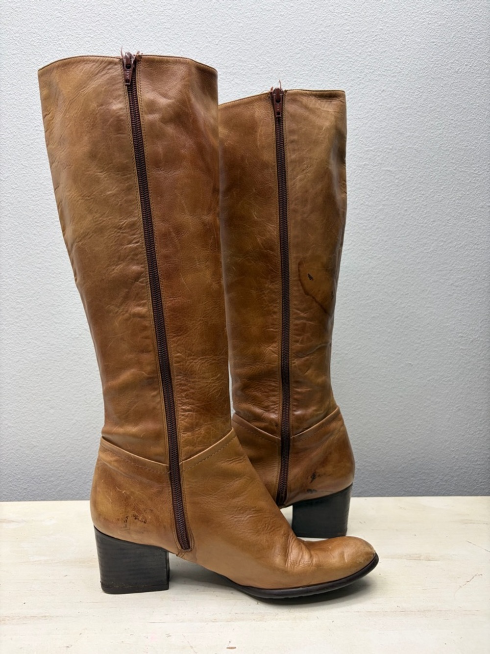 Stuart Weitzman Standard
Leather Riding Boot in Saddle 8.5 - Picture 2 of 7